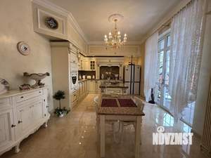 Дом 375м&sup2;, 3-этажный, участок 8 сот.  