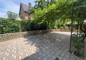 Дом 350м&sup2;, 3-этажный, участок 4 сот.  