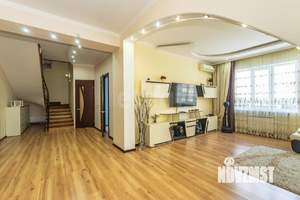 Дом 340м², 2-этажный, участок 3 сот.  