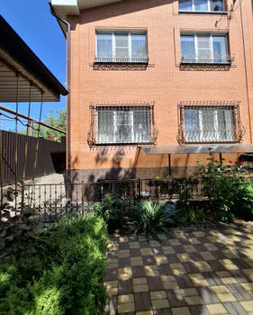 Дом 268м², 2-этажный, участок 3 сот.  