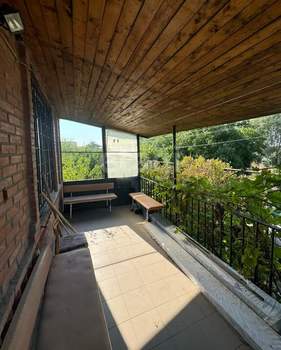 Дом 216м&sup2;, 3-этажный, участок 11 сот.  