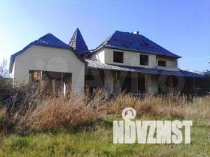 Дом 700м&sup2;, 3-этажный, участок 22 сот.  
