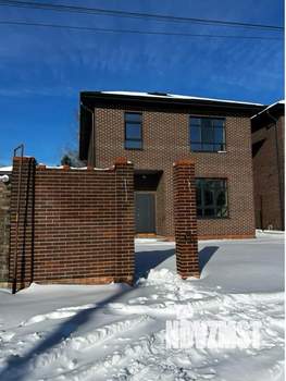 Дом 190м&sup2;, 2-этажный, участок 3 сот.  