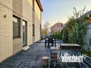 Дом 194м&sup2;, 2-этажный, участок 6 сот.  