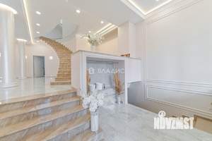 Дом 604м², 3-этажный, участок 761 сот.  