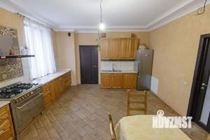 Дом 380м², 2-этажный, участок 5 сот.  