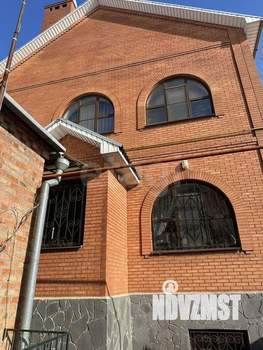 Дом 300м&sup2;, 3-этажный, участок 3 сот.  