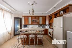 Дом 428м², 3-этажный, участок 6 сот.  
