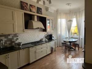 Дом 210м&sup2;, 2-этажный, участок 3 сот.  