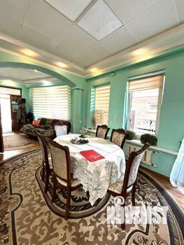 Дом 302м&sup2;, 3-этажный, участок 5 сот.  