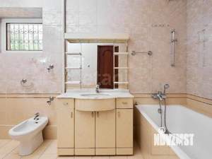 Дом 428м², 3-этажный, участок 9 сот.  