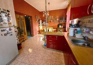 Дом 404м&sup2;, 2-этажный, участок 647 сот.  