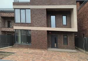 Дом 220м&sup2;, 2-этажный, участок 4 сот.  