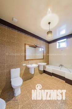 Коттедж 300м², 2-этажный, участок 6 сот.  