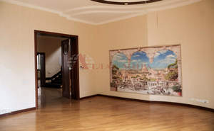 Дом 301м&sup2;, 2-этажный, участок 4 сот.  