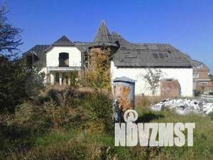 Дом 700м&sup2;, 3-этажный, участок 22 сот.  