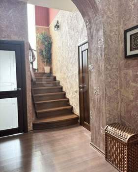 Дом 247м&sup2;, 2-этажный, участок 594 сот.  