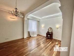 Дом 220м&sup2;, 2-этажный, участок 4 сот.  