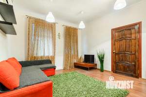 Дом 197м&sup2;, 3-этажный, участок 4 сот.  