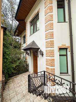 Дом 545м², 3-этажный, участок 13 сот.  