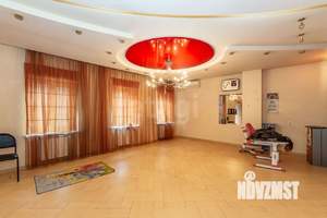 Дом 430м&sup2;, 3-этажный, участок 6 сот.  