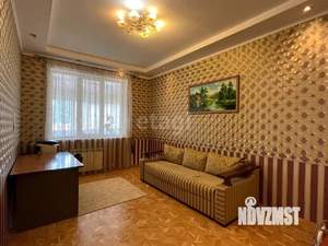 Дом 400м², 2-этажный, участок 10 сот.  