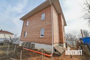 Дом 303м², 3-этажный, участок 6 сот.  