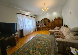 Дом 404м&sup2;, 2-этажный, участок 647 сот.  