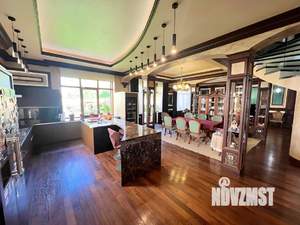 Дом 486м&sup2;, 3-этажный, участок 6 сот.  