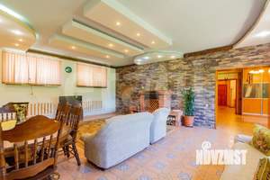 Дом 905м&sup2;, 2-этажный, участок 6 сот.  