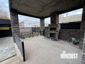 Коттедж 300м&sup2;, 2-этажный, участок 5 сот.  