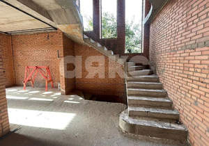 Дом 272м², 3-этажный, участок 4 сот.  