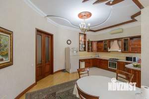 Дом 448м&sup2;, 2-этажный, участок 8 сот.  