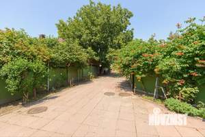 Дом 320м², 3-этажный, участок 10 сот.  