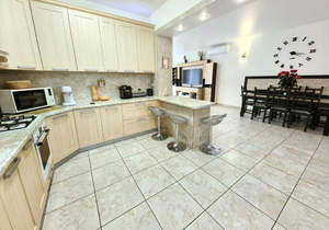 Дом 250м&sup2;, 2-этажный, участок 9 сот.  