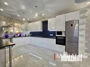 Дом 194м&sup2;, 2-этажный, участок 6 сот.  