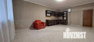 Дом 220м&sup2;, 2-этажный, участок 3 сот.  