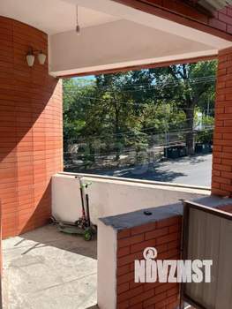 Дом 305м&sup2;, 2-этажный, участок 3 сот.  