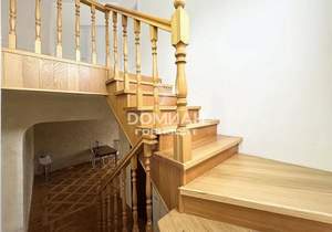 Дом 242м&sup2;, 3-этажный, участок 6 сот.  