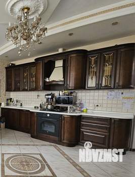 Дом 242м&sup2;, 3-этажный, участок 4 сот.  