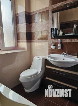 Дом 242м&sup2;, 3-этажный, участок 4 сот.  