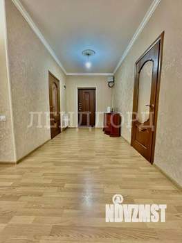 Дом 200м&sup2;, 3-этажный, участок 4 сот.  