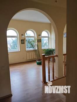 Дом 270м&sup2;, 2-этажный, участок 7 сот.  