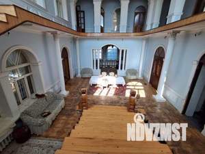 Дом 505м&sup2;, 2-этажный, участок 7 сот.  