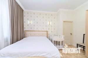 Дом 187м&sup2;, 3-этажный, участок 4 сот.  