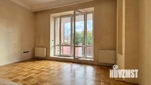 Дом 313м&sup2;, 2-этажный, участок 4 сот.  