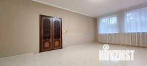 Дом 220м&sup2;, 2-этажный, участок 3 сот.  