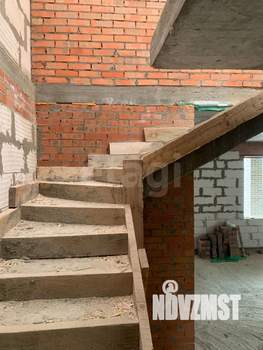 Дом 175м&sup2;, 2-этажный, участок 4 сот.  