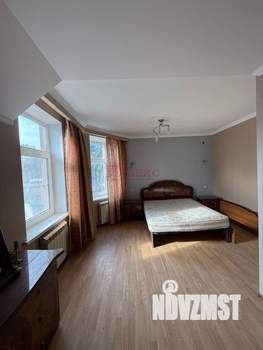 Дом 198м², 2-этажный, участок 318 сот.  