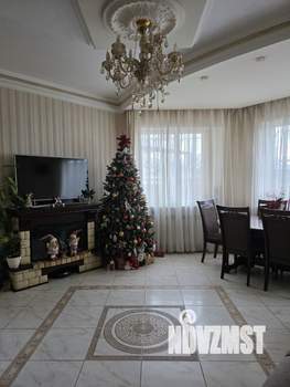 Дом 242м&sup2;, 3-этажный, участок 4 сот.  